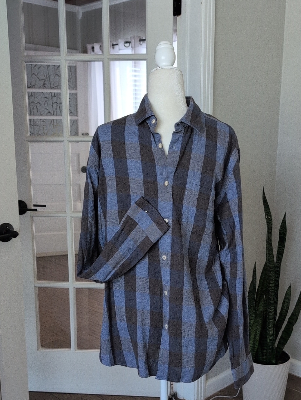 Barney Cools Men's Blue Plaid Flannel Button-Up Shirt Large